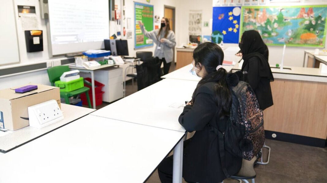 Βρετανία: Επιστροφή στις τάξεις για τους μικρούς μαθητές στο πρώτο βήμα άρσης του lockdown