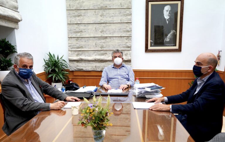 Συνάντηση Περιφερειάρχη Κρήτης με το Δήμαρχο Καντάνου Σελίνου