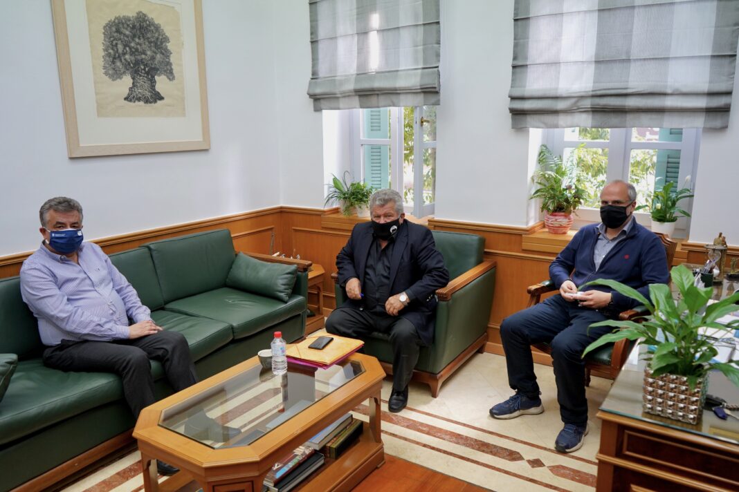 Συνάντηση του Περιφερειάρχη Κρήτης με το Δήμαρχο Σφακίων