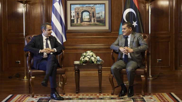 Live: Οι κοινές δηλώσεις Μητσοτάκη – Ντμεϊμπά στην Λιβύη