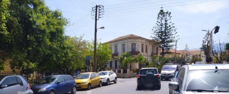 Αναστάτωση στην Κρήτη – Οδηγούσε … ανάποδα στο κέντρο της πόλης (εικόνες)
