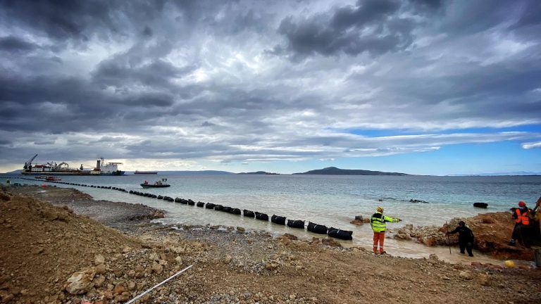 Κρήτη – Πελοπόννησος: Το καινοτόμο καλώδιο ποντίζεται σε βάθη – ρεκόε