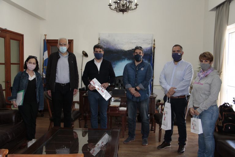 Ο Σύλλογος Εθελοντικής Προσφοράς και Στήριξης «Ορίζοντας» στον Δήμαρχο Χανίων