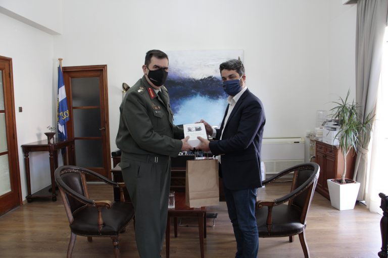 Στον Δήμαρχο Χανίων ο νέος Διοικητής του Πεδίου Βολής Κρήτης