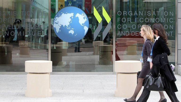 ΟΟΣΑ: Γραφειοκρατία και αργό σύστημα δικαιοσύνης πλήττουν την επιχειρηματικότητα στην Ελλάδα