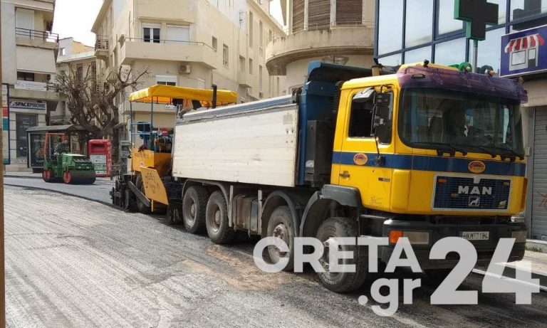 Ηράκλειο: «Πέφτει» άσφαλτος και στην Αγίου Μηνά (εικόνες)