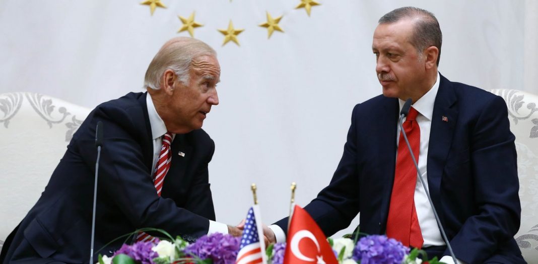 Άρθρο – φωτιά του Bloomberg πριν τη συνάντηση Μπάιντεν με Ερντογάν- «Η Τουρκία να καταλάβει ότι είναι ανεπιθύμητη»