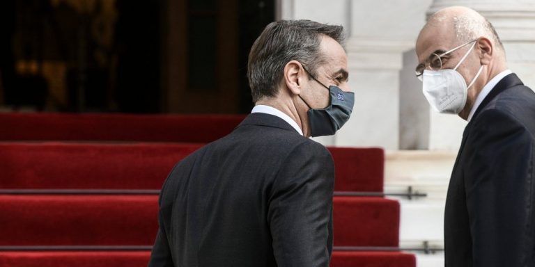 Συνάντηση Μητσοτάκη – Δένδια: Εύσημα στον ΥΠΕΞ για τη διαχείριση του επεισοδίου με τον Τσαβούσογλου