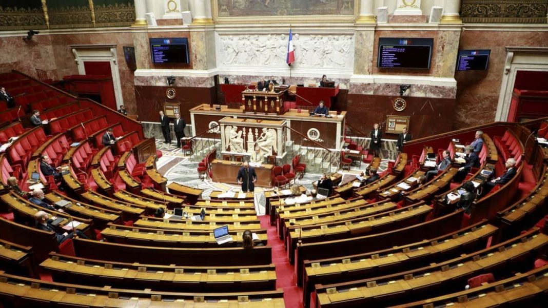 Γαλλία: Το Κοινοβούλιο αναμένεται να εγκρίνει τον αμφιλεγόμενο νόμο για την καθολική ασφάλεια
