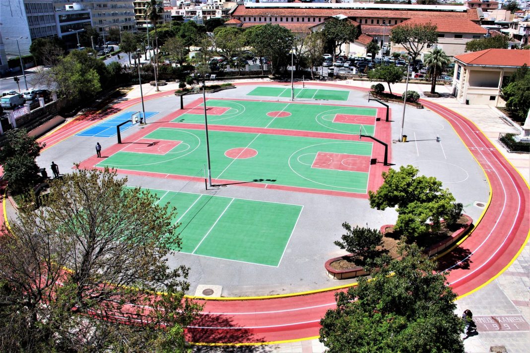 gipeda_sxoleia 1 Κρήτη: Χρώμα στα γήπεδα των σχολείων