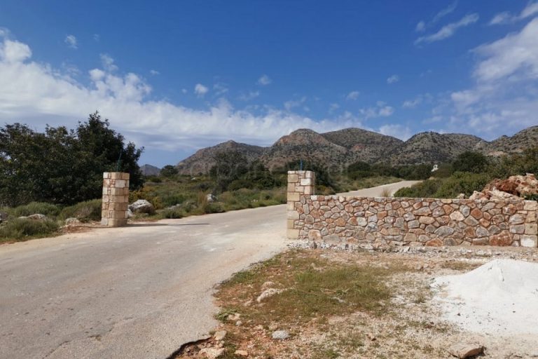 Κρήτη: Να αφαιρεθούν οι πόρτες και να επιτραπεί η πρόσβαση προς την Ιερά Μονή Γουβερνέτου