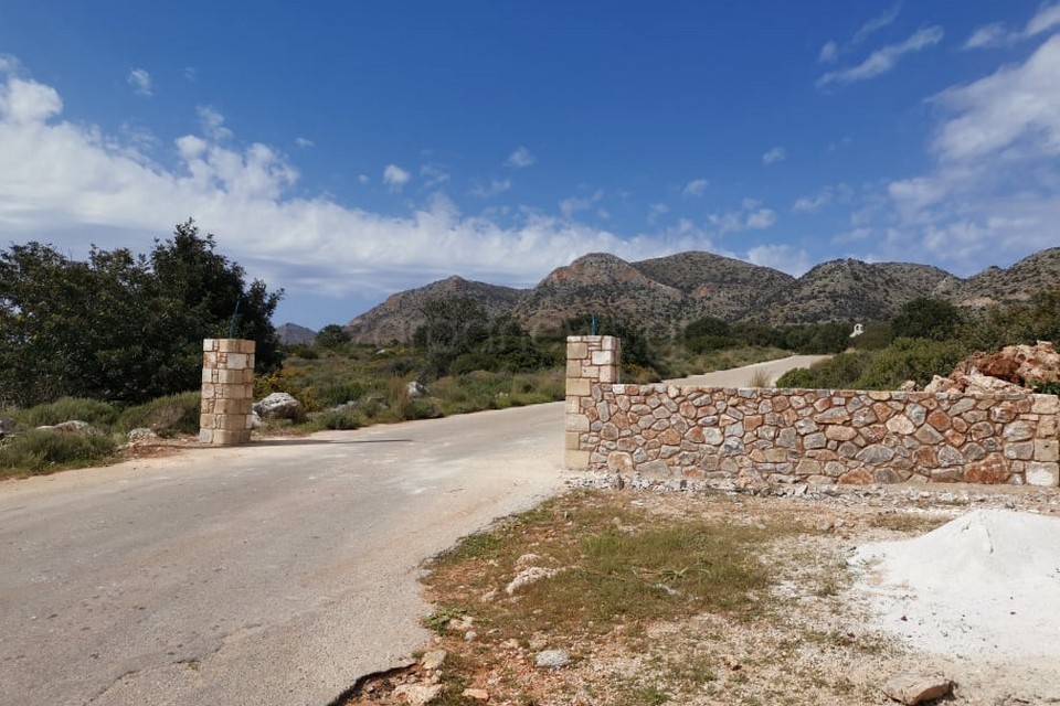 Κρήτη: Να αφαιρεθούν οι πόρτες και να επιτραπεί η πρόσβαση προς την Ιερά Μονή Γουβερνέτου