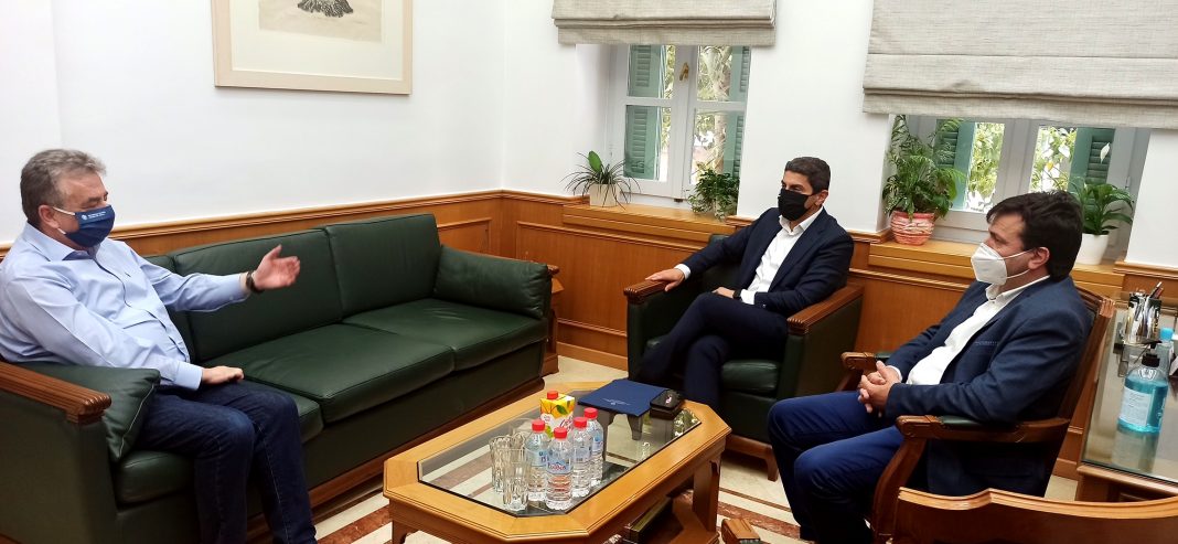 Συνάντηση Υφυπουργού – Περιφερειάρχη για την ενίσχυση των αθλητικών υποδομών στην Κρήτη