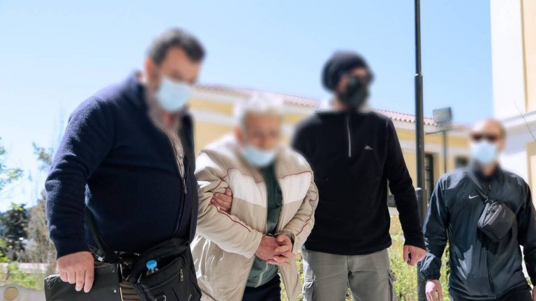 Δίωξη για ανθρωποκτονία από πρόθεση κατά του 76χρονου που σκότωσε τον γιο του