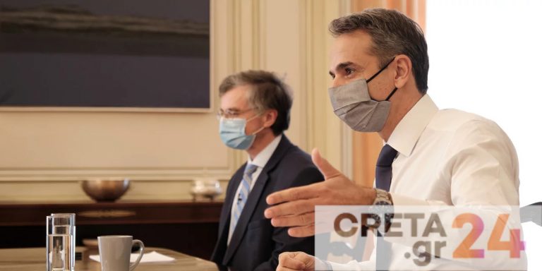 Κρίσιμη σύσκεψη Μητσοτάκη – Τσιόδρα – «Κλειδώνουν» τα μέτρα και ανακοινώνονται το μεσημέρι