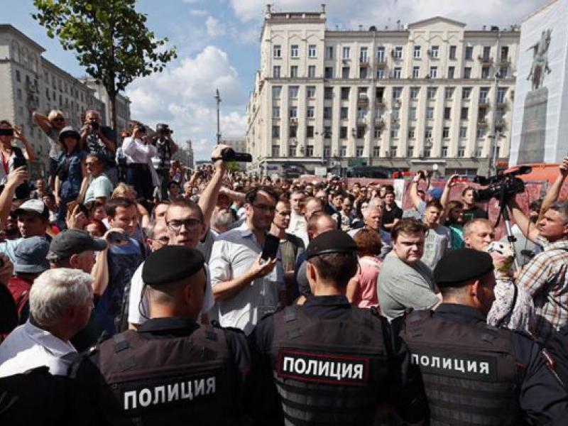 Ρωσία: Μεγάλες διαδηλώσεις στη Μόσχα για τα αποτελέσματα των βουλευτικών εκλογών