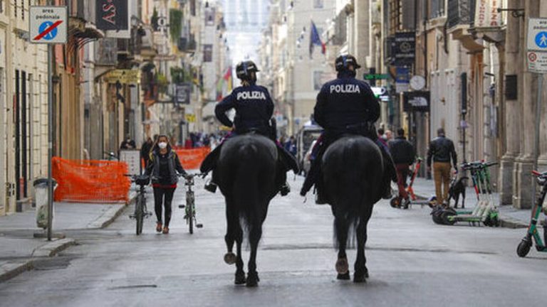 Πάσχα των Καθολικών για δεύτερη χρονιά σε καθεστώς περιορισμών λόγω κορωνοϊού