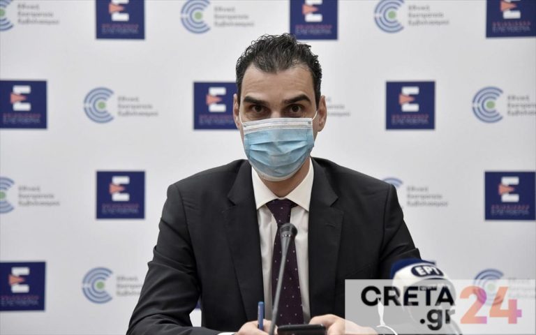Θεμιστοκλέους: Λόγω καλοκαιριού η πτώση στον αριθμό των εμβολιασμών