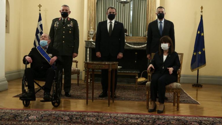 Τα μηνύματα Μητσοτάκη και Σακελλαροπούλου για τον θάνατό του Ι.Τσούνη