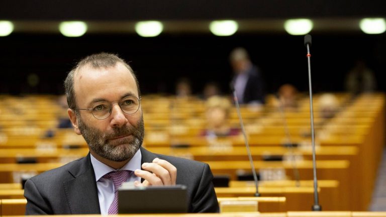 Ινδική μετάλλαξη – Βέμπερ: Η ΕΕ να επιβάλει απαγόρευση πτήσεων από την Ινδία και καραντίνα
