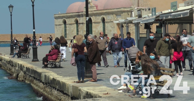 Κρήτη: «Άνοιξε» ο καιρός και «γέμισε» η πόλη (εικόνες)