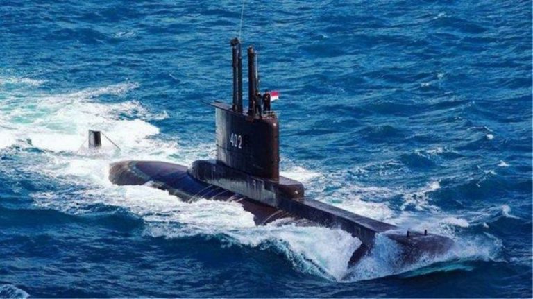 Ινδονησία: Εξανεμίζονται οι ελπίδες να βρεθεί το υποβρύχιο που αγνοείται από την Τετάρτη