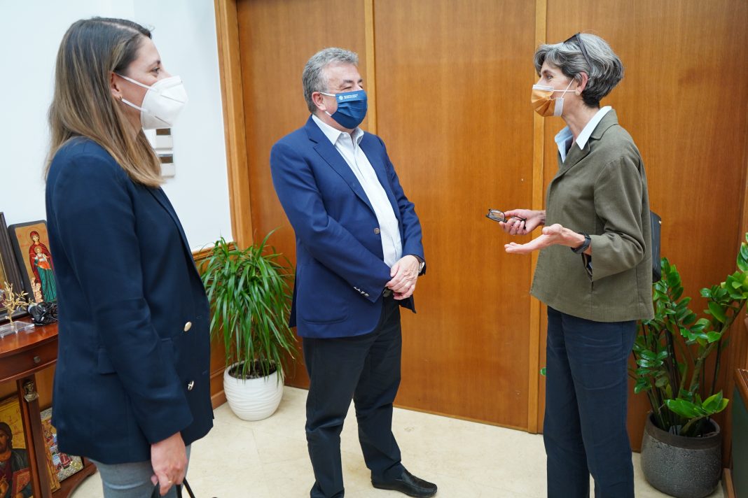 Συνάντηση Στ. Αρναουτάκη με την Πρέσβη της Μ. Βρετανίας