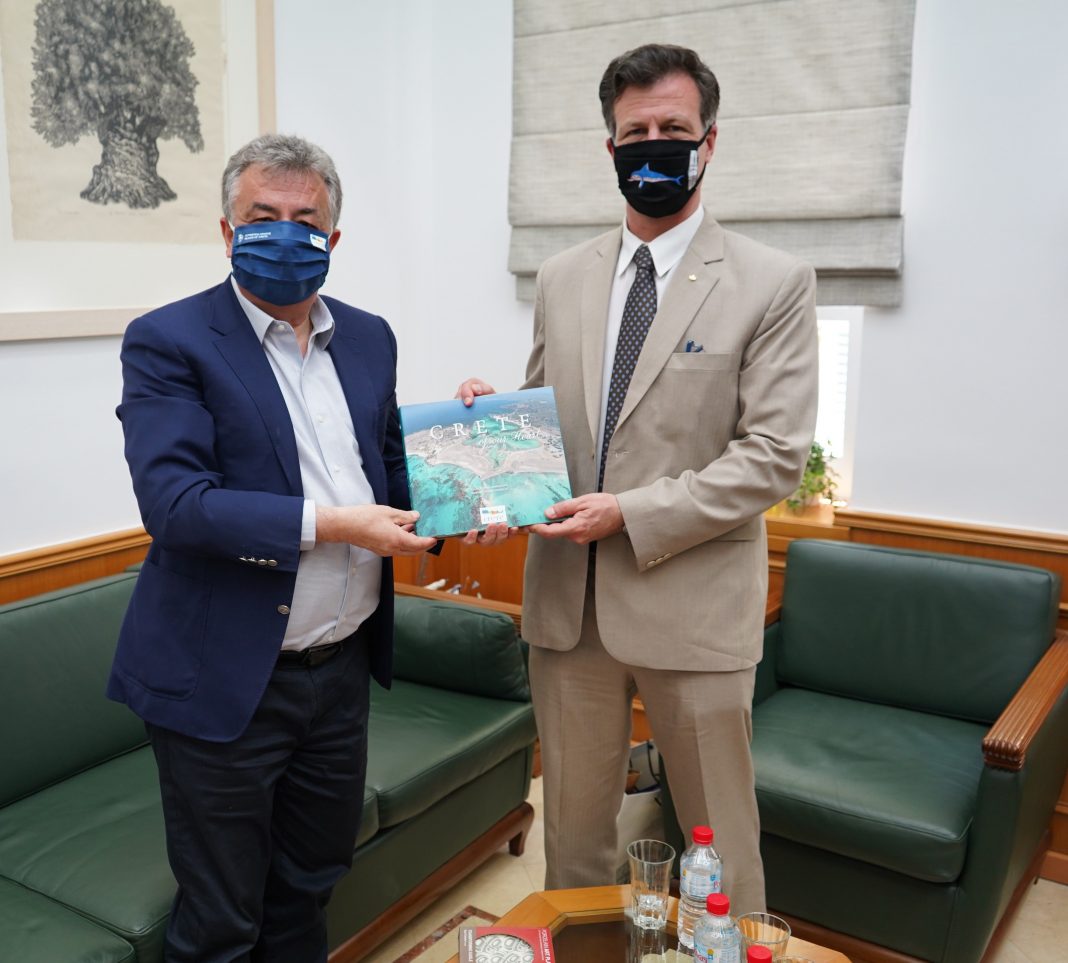 Στον Περιφερειάρχη Κρήτης ο Καναδός Πρέσβης