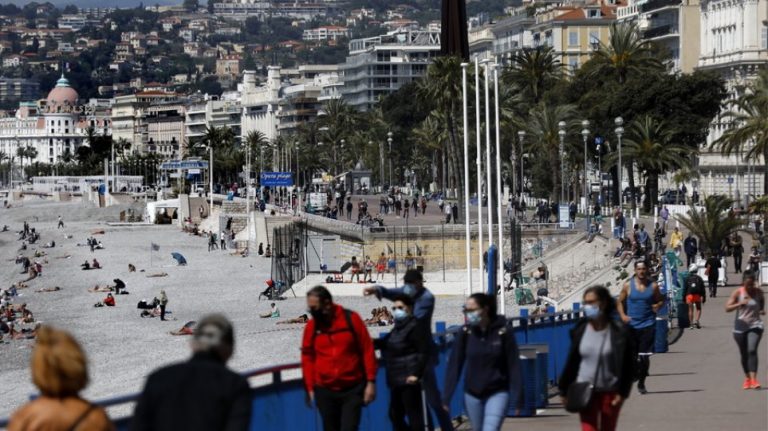 Κορωνοϊός – Γαλλία: Ανοίγουν ξανά τα μπαρ και τα εστιατόρια σε εξωτερικούς χώρους στις 19 Μαΐου