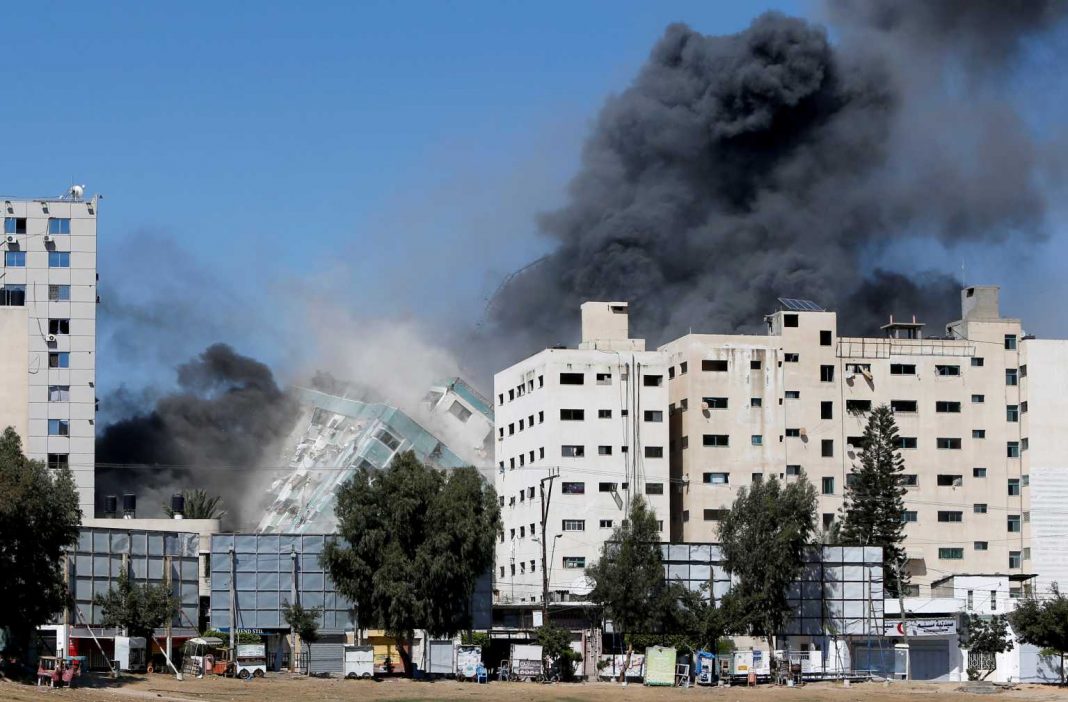 Γάζα: Κατέρρευσε από ισραηλινό βομβαρδισμό πολυόροφο κτίριο που στεγάζει το AP και το Al Jazeera