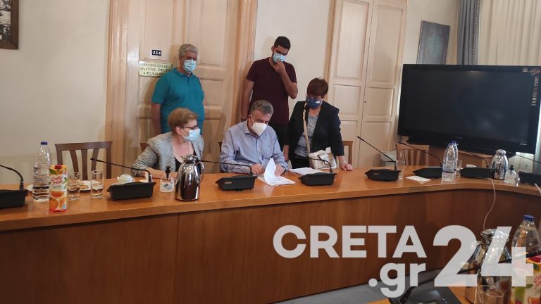 Συμβάσεις για έργα – παρεμβάσεις στο Ρέθυμνο υπέγραψε ο Περιφερειάρχης