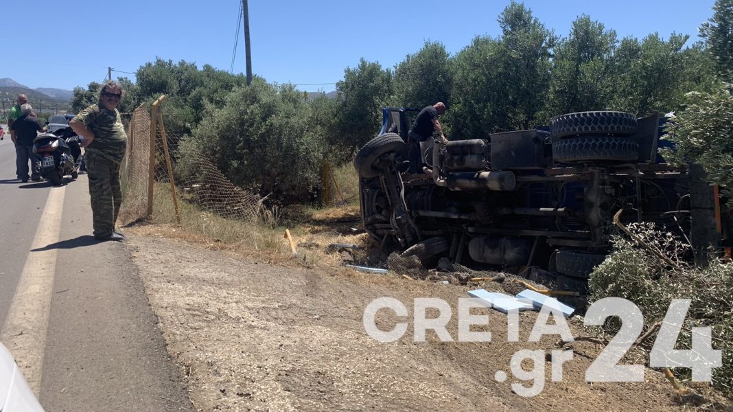 Ηράκλειο: Έσκασε το λάστιχο του οχήματος και κατέληξε στον ελαιώνα (εικόνες)