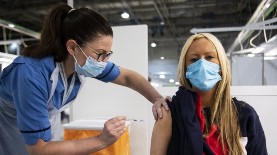 Βρετανία: Από τους μέχρι τώρα εμβολιασμούς έχουν ήδη σωθεί 12.000 άνθρωποι