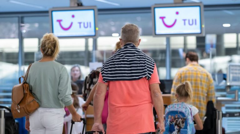 Βρετανία: Η TUI εξετάζει την παράταση της θερινής της περιόδου λόγω της τεράστιας ζήτησης