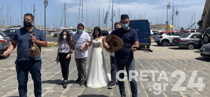 Ηράκλειο: Έστησαν γάμο και διαμαρτύρονται για το όριο των 100 ατόμων
