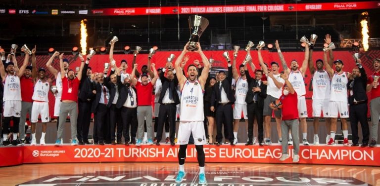 Η Εφες σήκωσε την κούπα της Euroleague (VIDEOS)