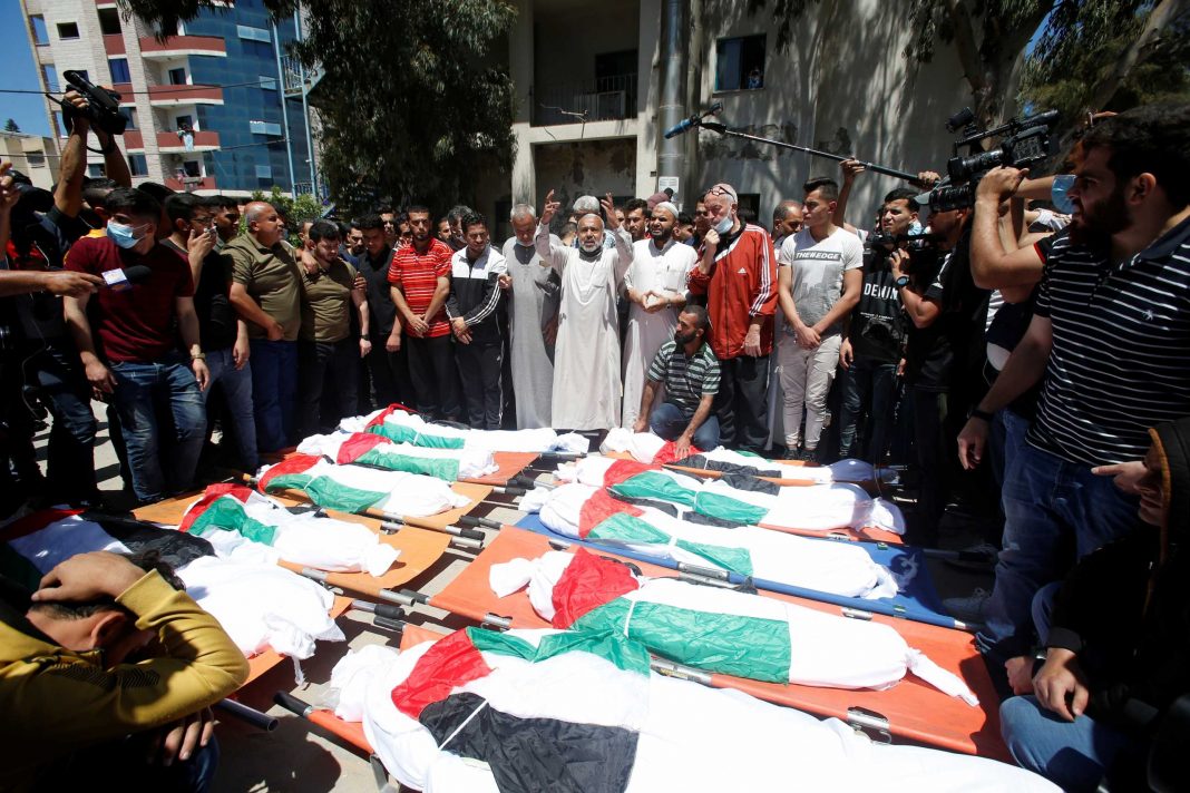 Λωρίδα της Γάζας: Σπαραγμός στην κηδεία της 10μελούς οικογένειας που ξεκληρίστηκε