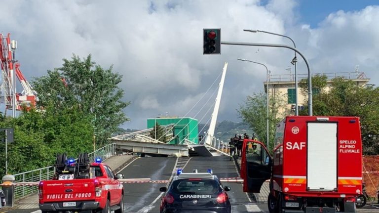 Ιταλία: Κατέρρευσε κινητή γέφυρα – Δεν σημειώθηκαν τραυματισμοί