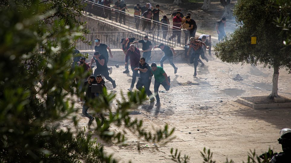 Αιματηρές συγκρούσεις στην Ιερουσαλήμ και διεθνής ανησυχία – Φόβοι πως «θα συμβεί κάτι σοβαρό σήμερα»