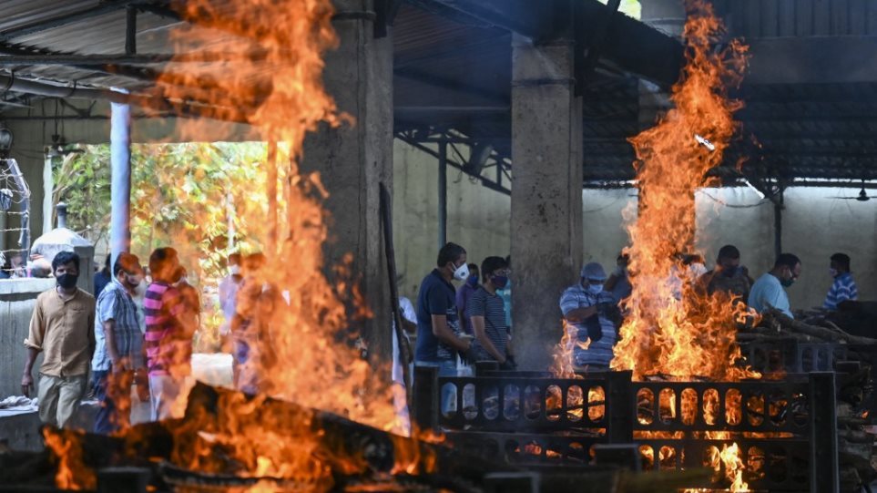 Κορωνοϊός – Ινδία: Πάνω από 2.400 θάνατοι από Covid-19 και 100.000 κρούσματα σε 24 ώρες