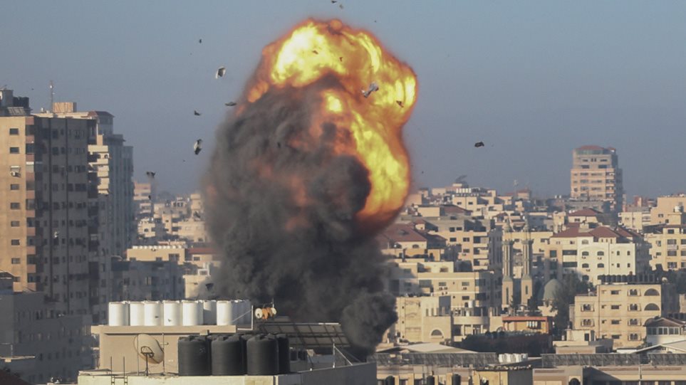 Μαίνονται οι συγκρούσεις στη Μέση Ανατολή: Ρουκέτα της Χαμάς «έκαψε» ισραηλινή πόλη – Αυξάνονται οι νεκροί