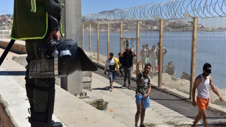 Ισπανία κατά Μαρόκου για «επίθεση» και «εκβιασμό» με τους μετανάστες