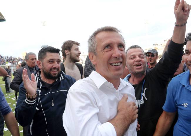 Καλή επιτυχία, Νίκο Νιόπλια