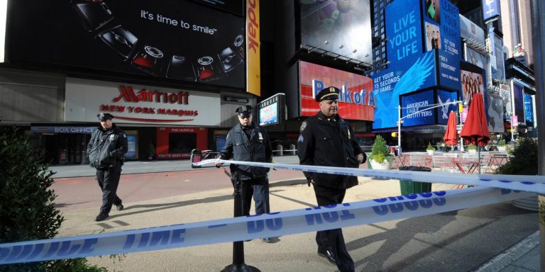 Νέα Υόρκη: Δύο γυναίκες και ένα τετράχρονο παιδί τραυματίστηκαν από πυροβολισμούς στην Τάιμς Σκουέρ