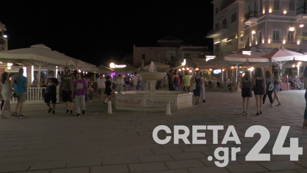 Κρήτη: Γέμισαν καφετέριες και εστιατόρια στο ενετικό λιμάνι (εικόνες)