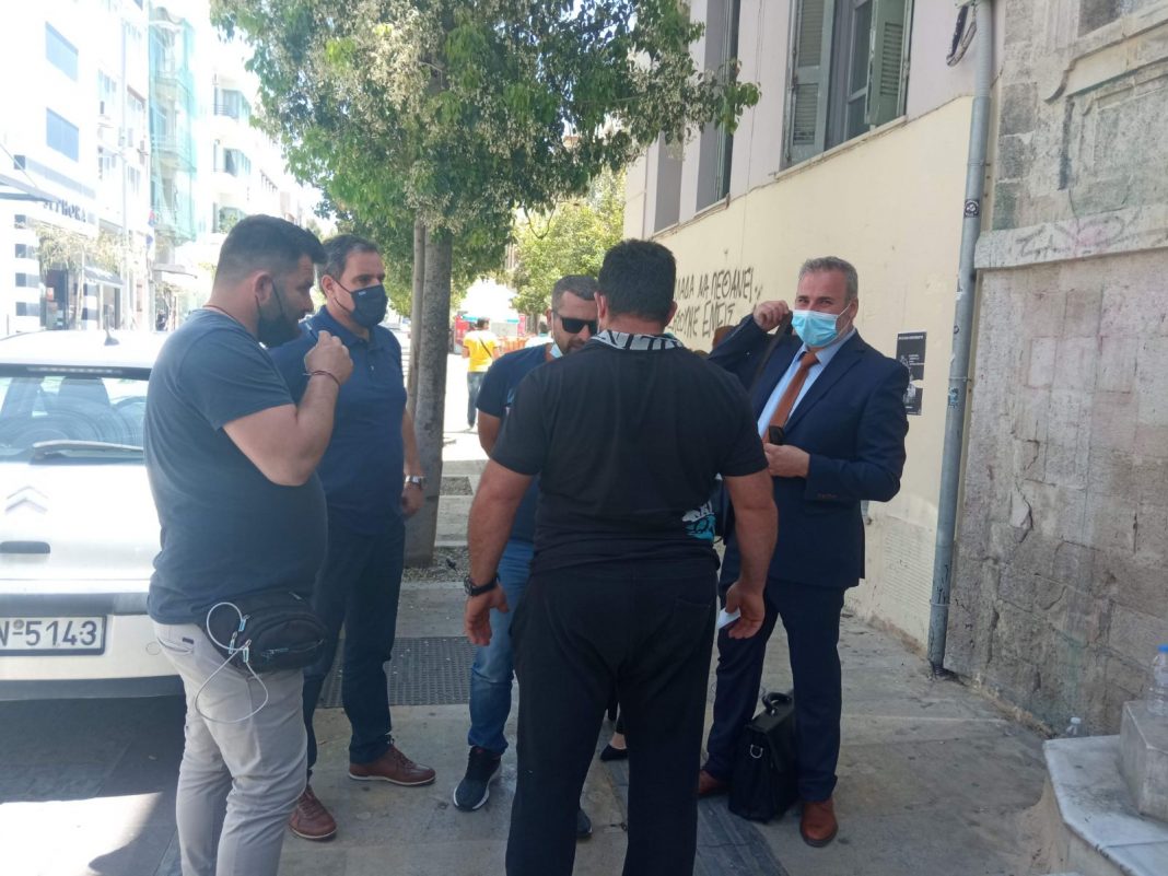 Ένοχοι και σε δεύτερο βαθμό οι αγρότες για τα επεισόδια στο λιμάνι του Ηρακλείου