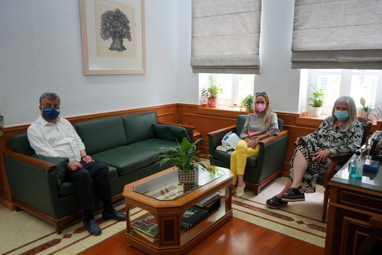 Με την συγγραφέα Πηνελόπη Κουρτζή συναντήθηκε ο Περιφερειάρχης