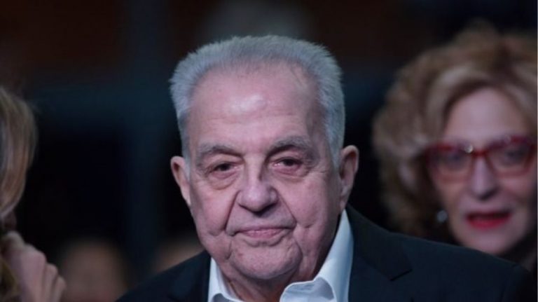 Φλαμπουράρης: Έκλεψαν το αυτοκίνητό του έξω από το σπίτι του στα Εξάρχεια