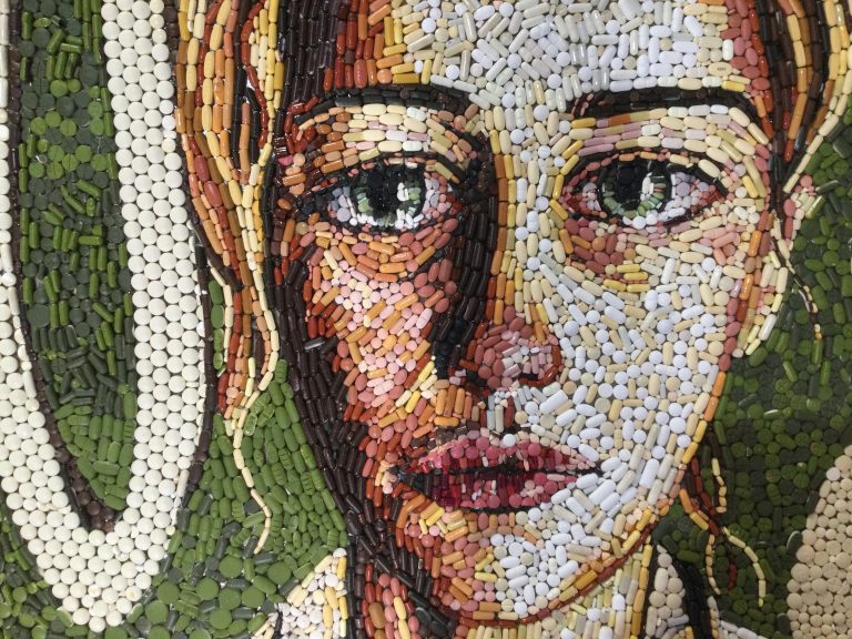 Κρήτη: «To ΧΑΠΙ END της πανδημίας  – Ψηφιδωτά με ληγμένα χάπια»