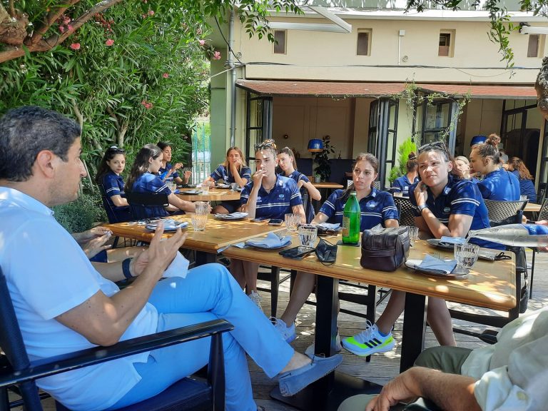 Το γεύμα του Λευτέρη Αυγενάκη στα κορίτσια της Εθνικής ομάδας (ΦΩΤΟΓΡΑΦΙΕΣ)